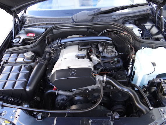 02 c230 kompressor engine bay