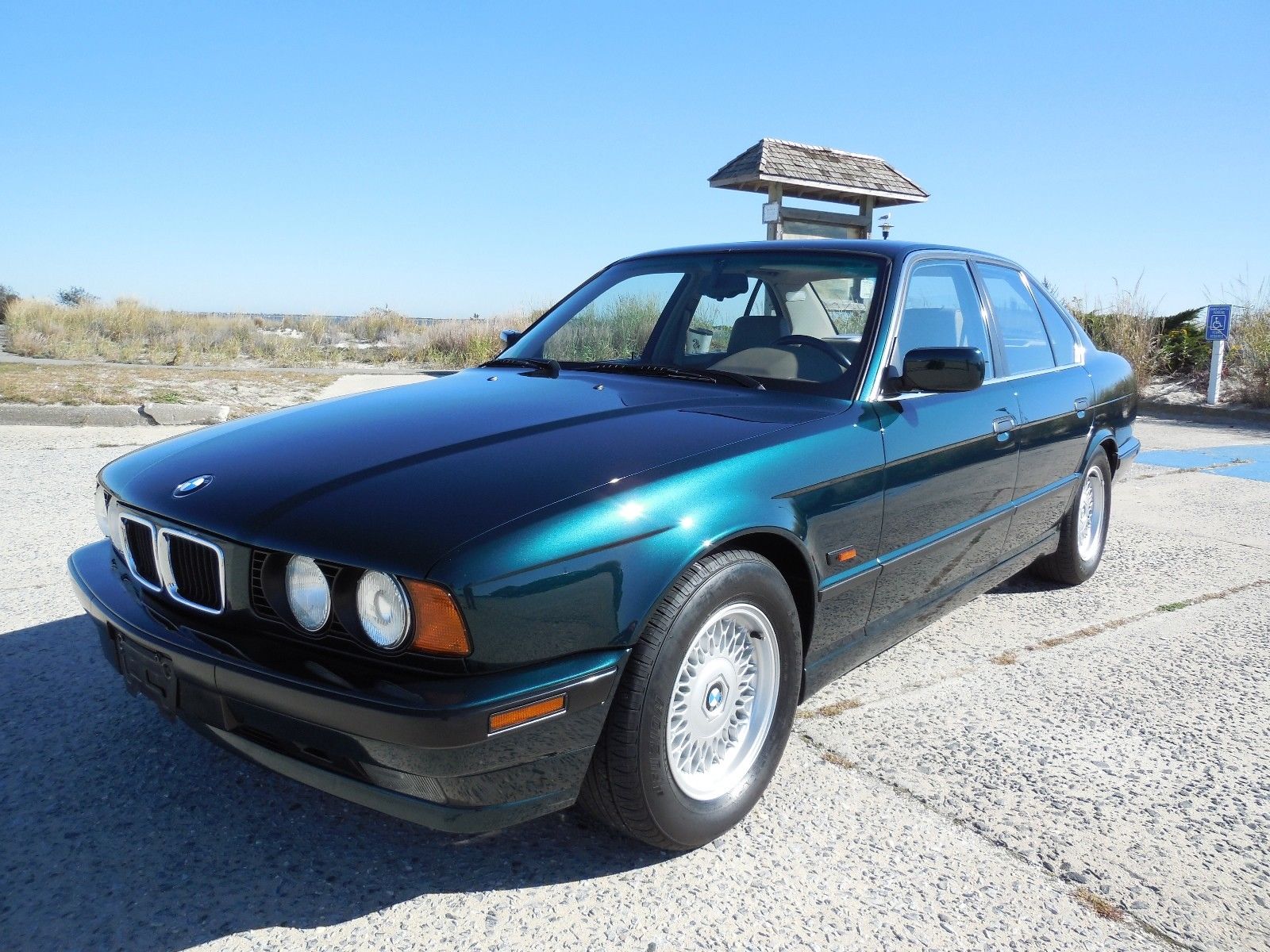 Double Take 540i/6: E34 or E39? 1995 BMW 540i Sport v. 2003 BMW 540i M ...