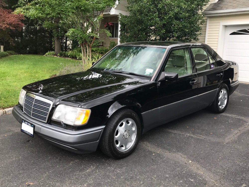 Mercedes Benz e class w124 синий