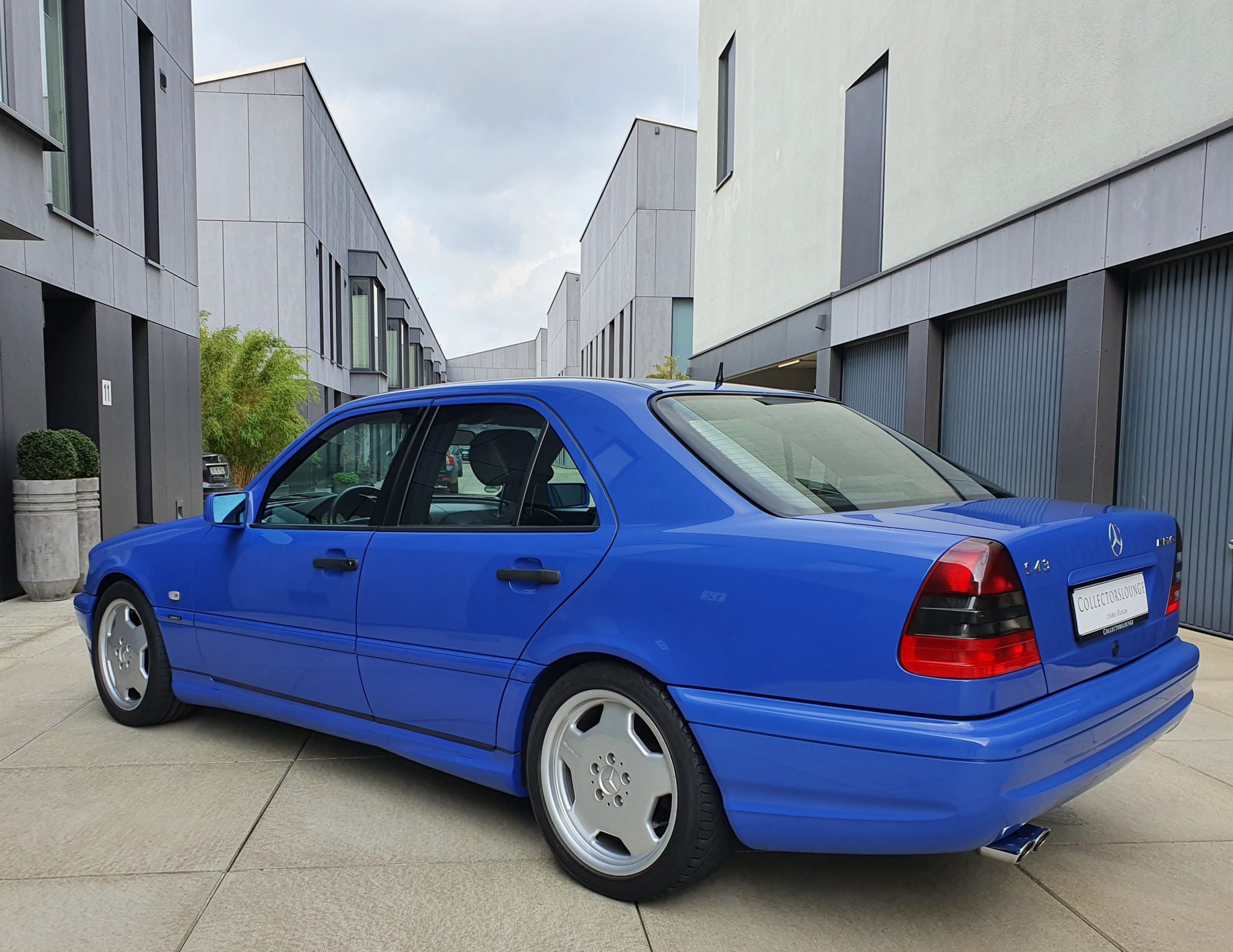 Lapis Blue 1999 Mercedes-Benz C43 AMG | LaptrinhX / News